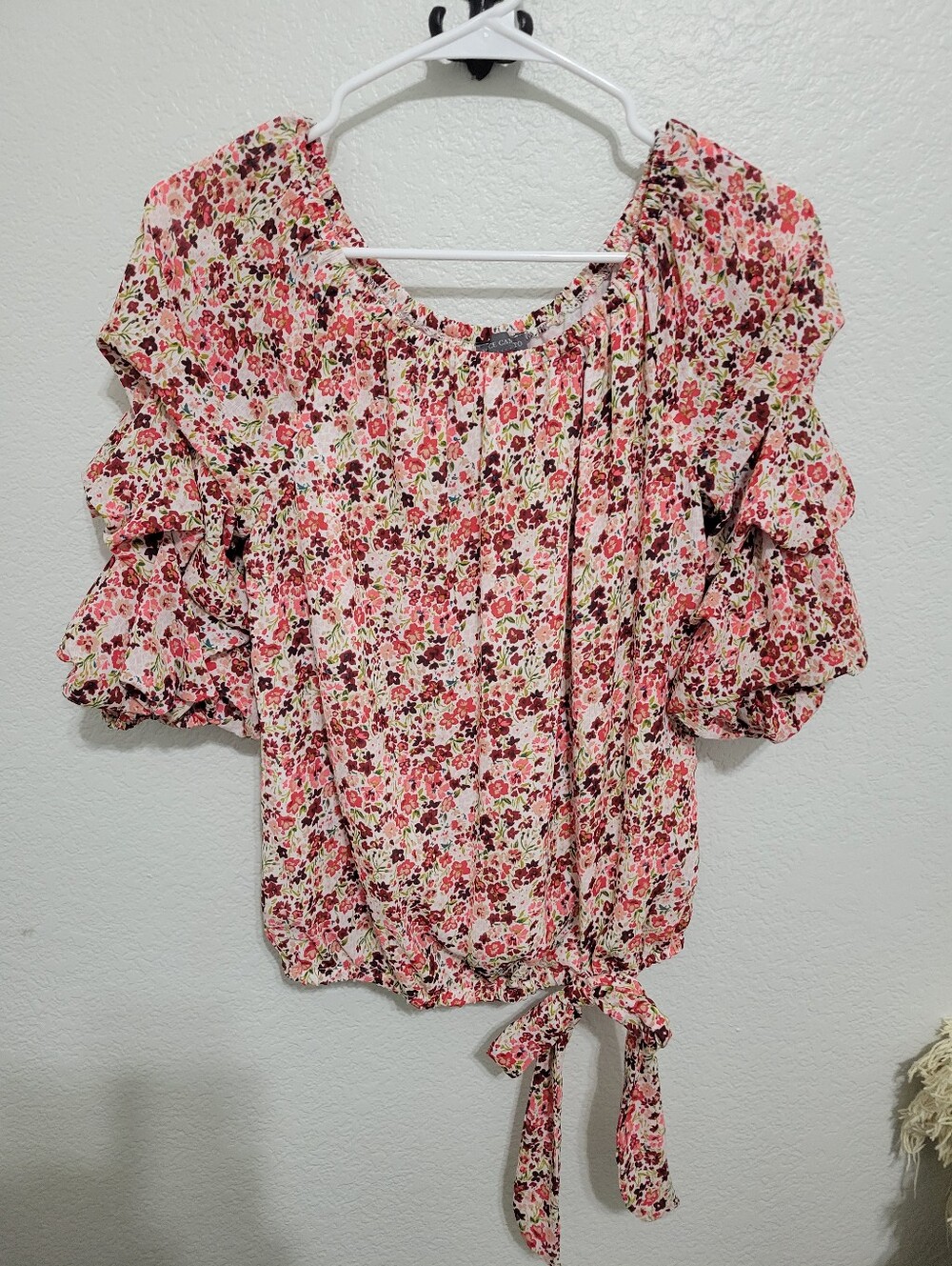 VINCE CAMUTO Floral Pink Tie-Hem Puff Sleeve Top
